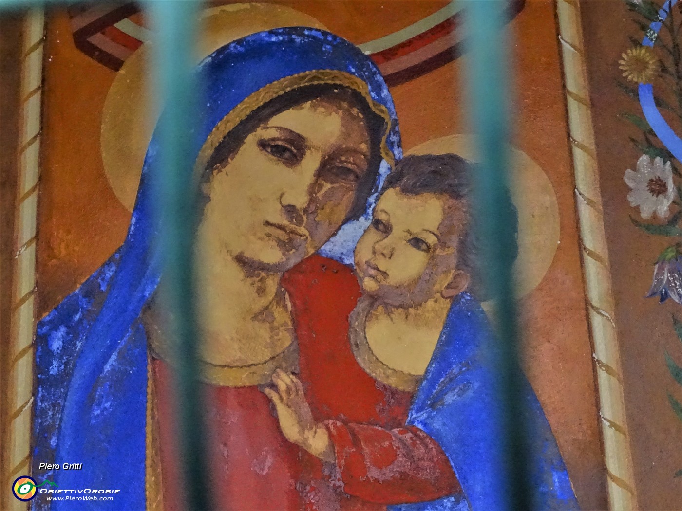 09 Affresco Madonna con Bambino.JPG